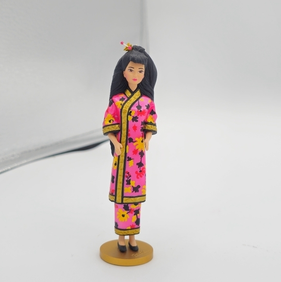 Hallmark 1997 Chinese Barbie Dolls of the World Keepsake Ornament - Picture 3 of 5